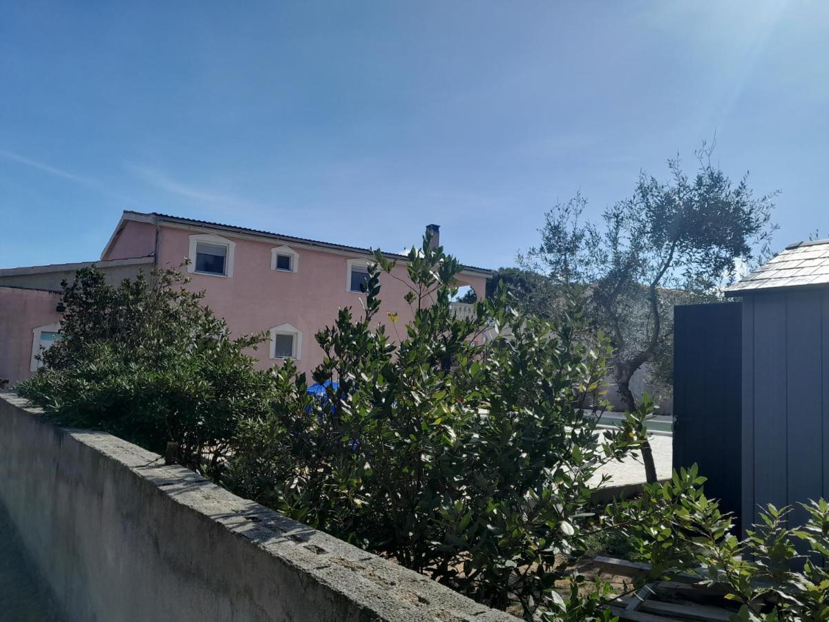 Caliente Apartments Vir A Exterior photo